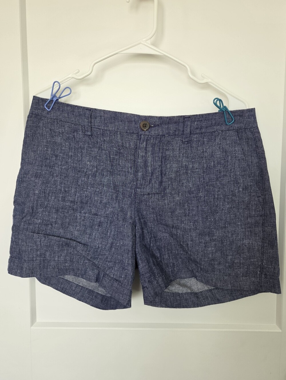 Old Navy Women's Denim Blue Chambray Shorts. Size 6. #KC